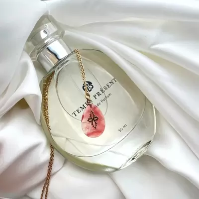 Trek liefde aan met deze heerlijke parfum - 50 ml + Rozenkwarts ketting als cadeau